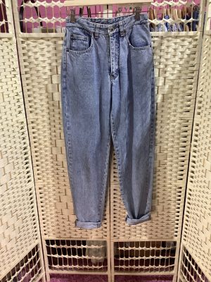 Vintage 80s Pepe tapered jeans with turn ups front view